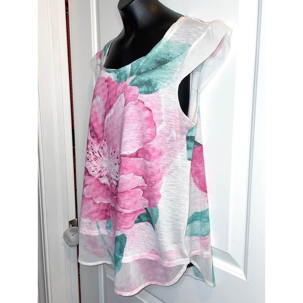 Style & Co White top with large pink floral print, size Medium - Picture 3 of 5